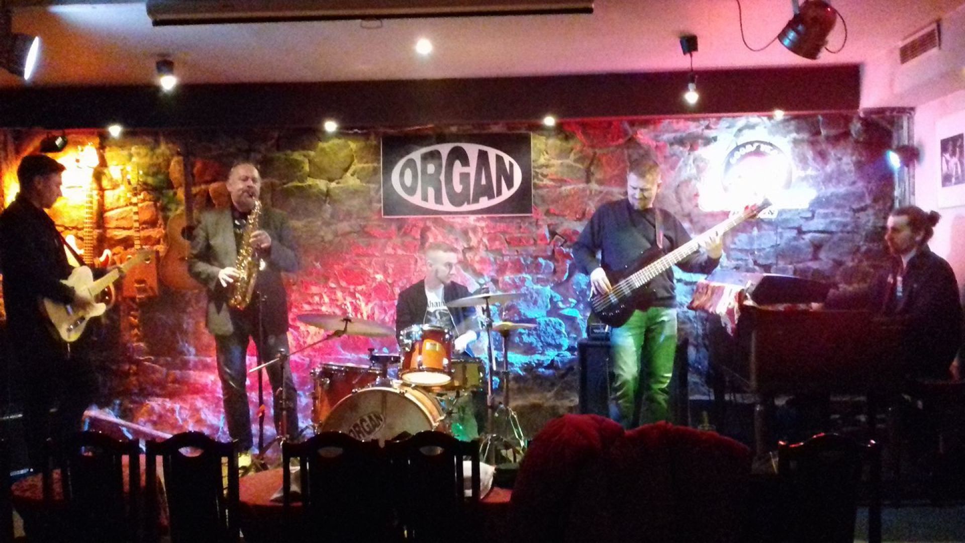 Akustyczne granie w Chicago Organ Music Club