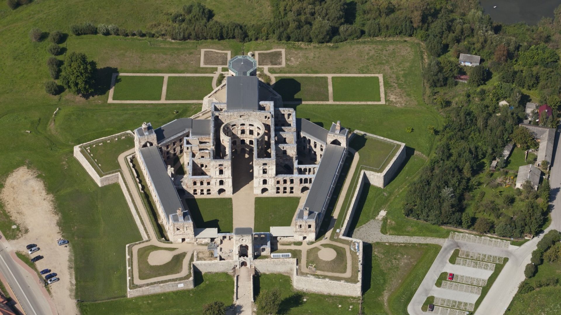 Schloss „Krzyżtopór” in Ujazd