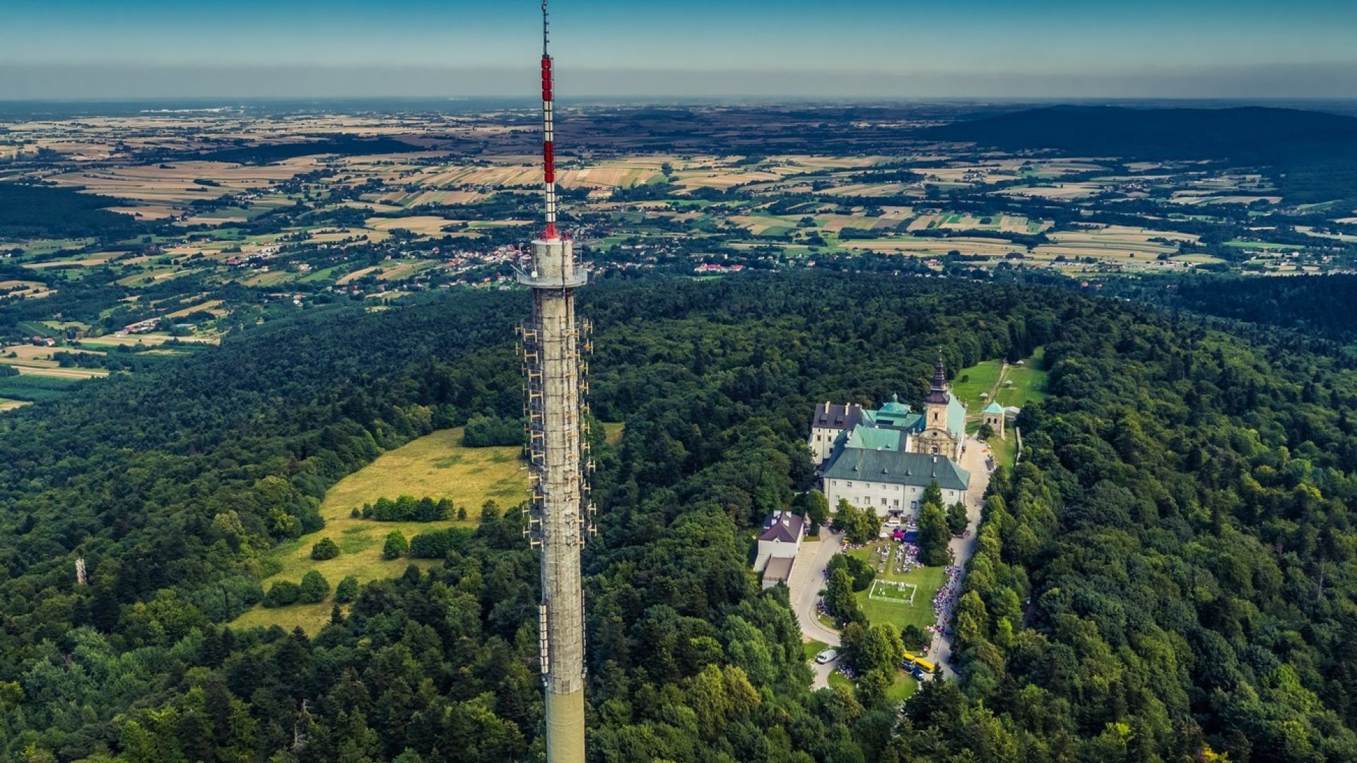 Święty Krzyż – Sanktuarium der Heilig-Kreuz-Reliquie