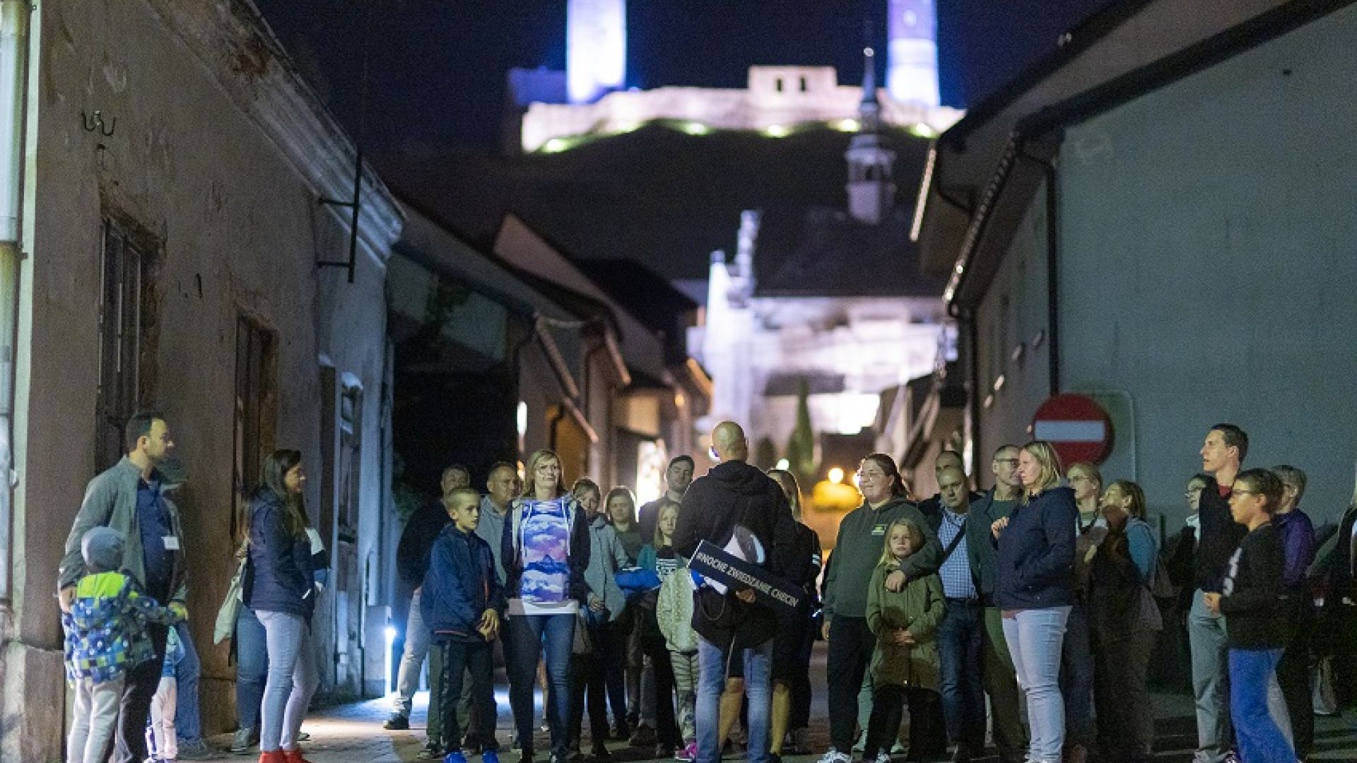 Nocne zwiedzanie Chęcin - Ani słowa o Zamku