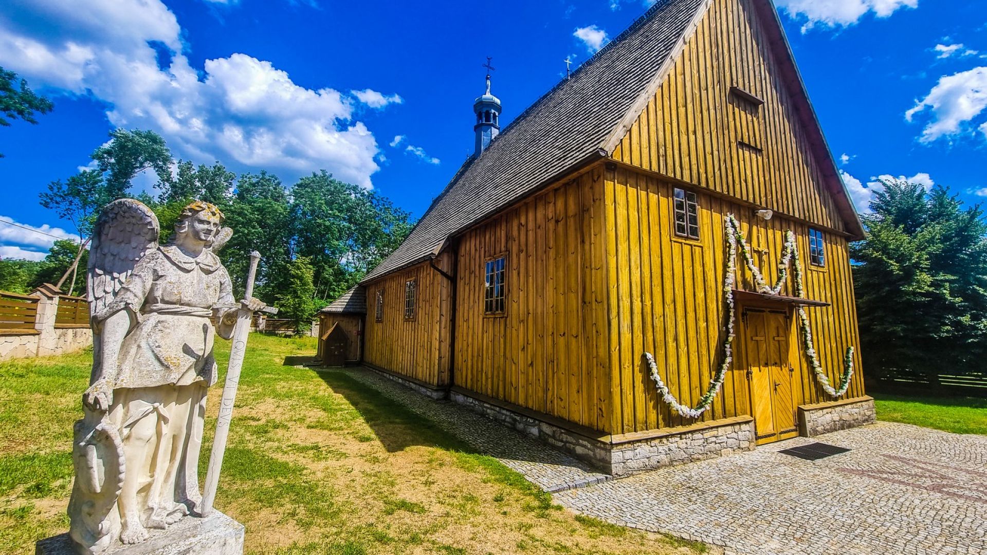 Niekrasów - kościół parafialny pw. Nawiedzenia NMP