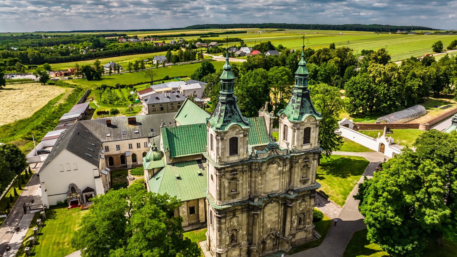 Jędrzejów - zegary, cystersi i ciuchcia