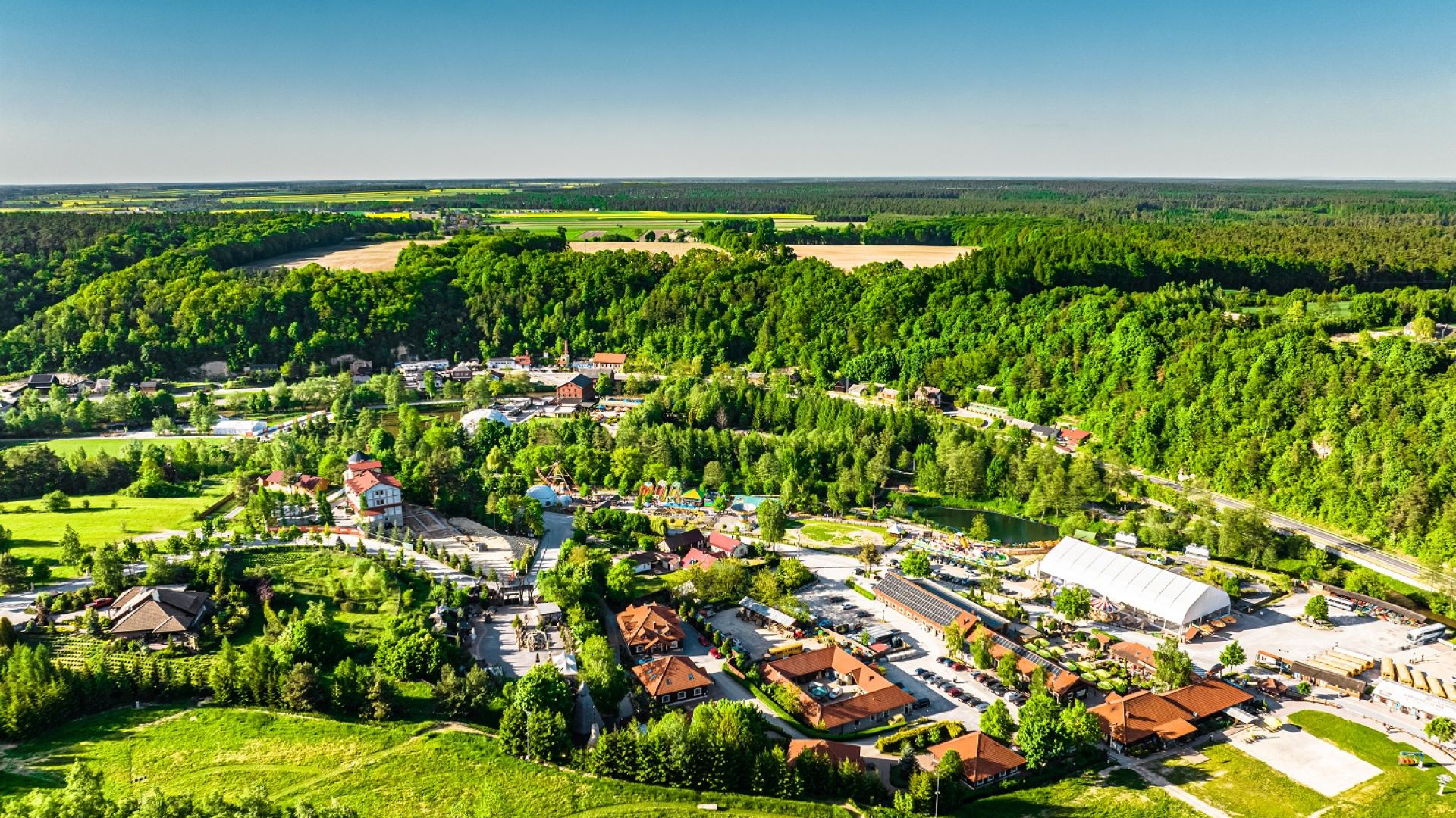 Bałtów - kraina dinozaurów... z magnacką historią w tle