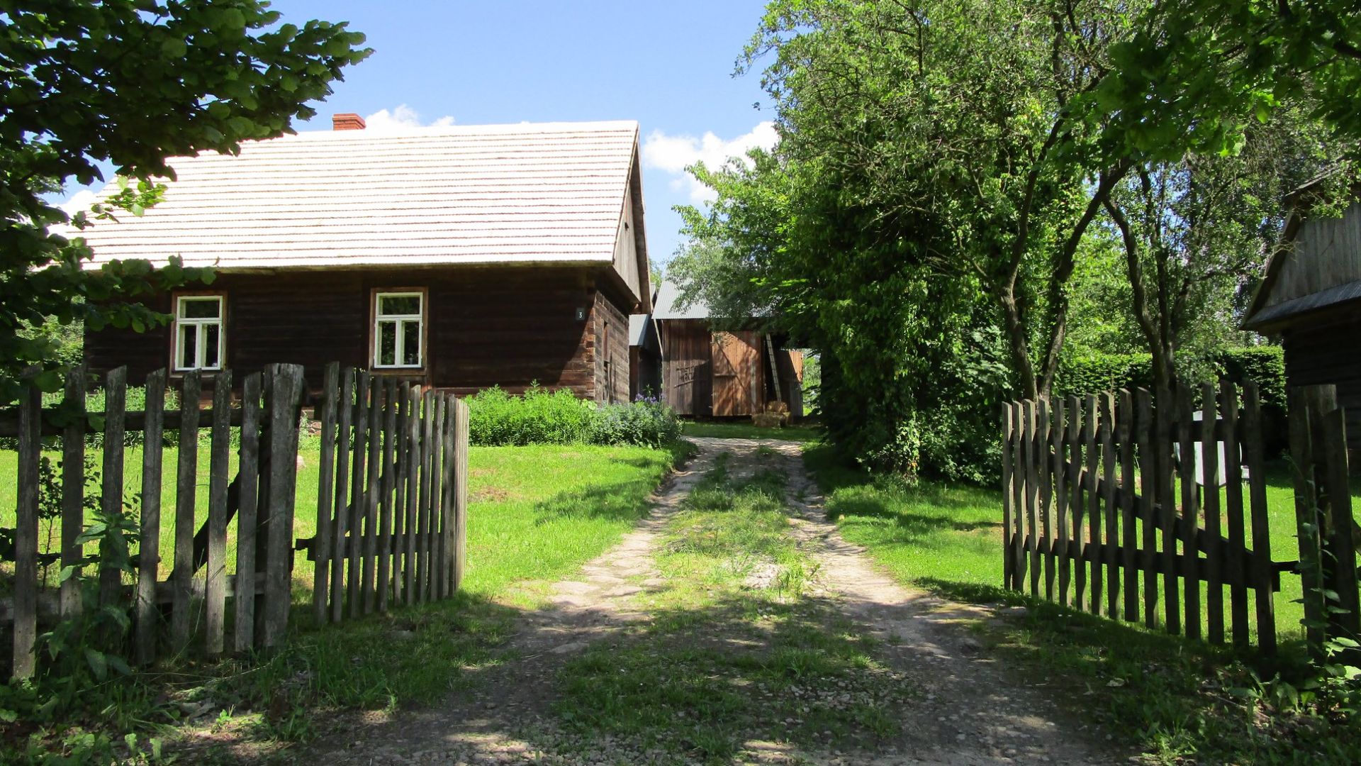 Feel free farm wooden cottage
