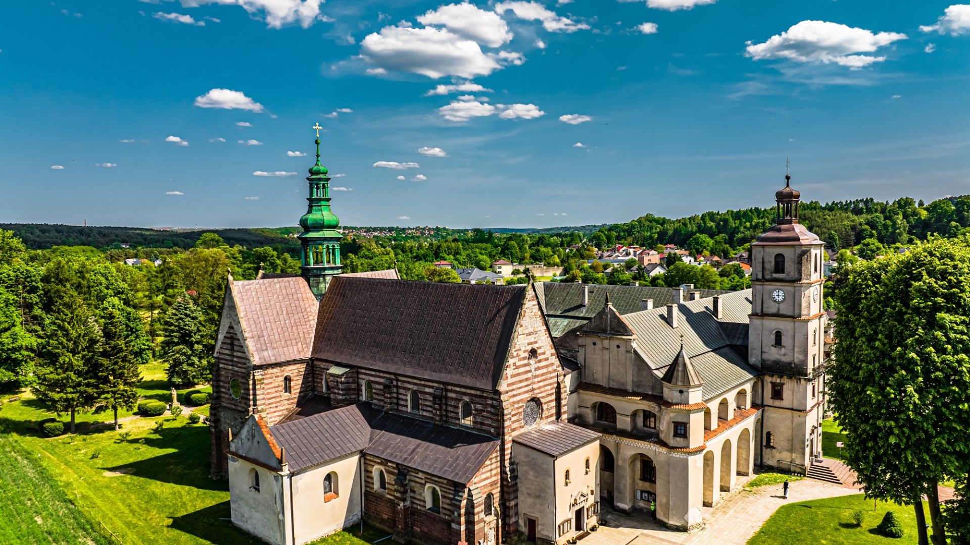 Wąchock – tu historia spotyka się z humorem