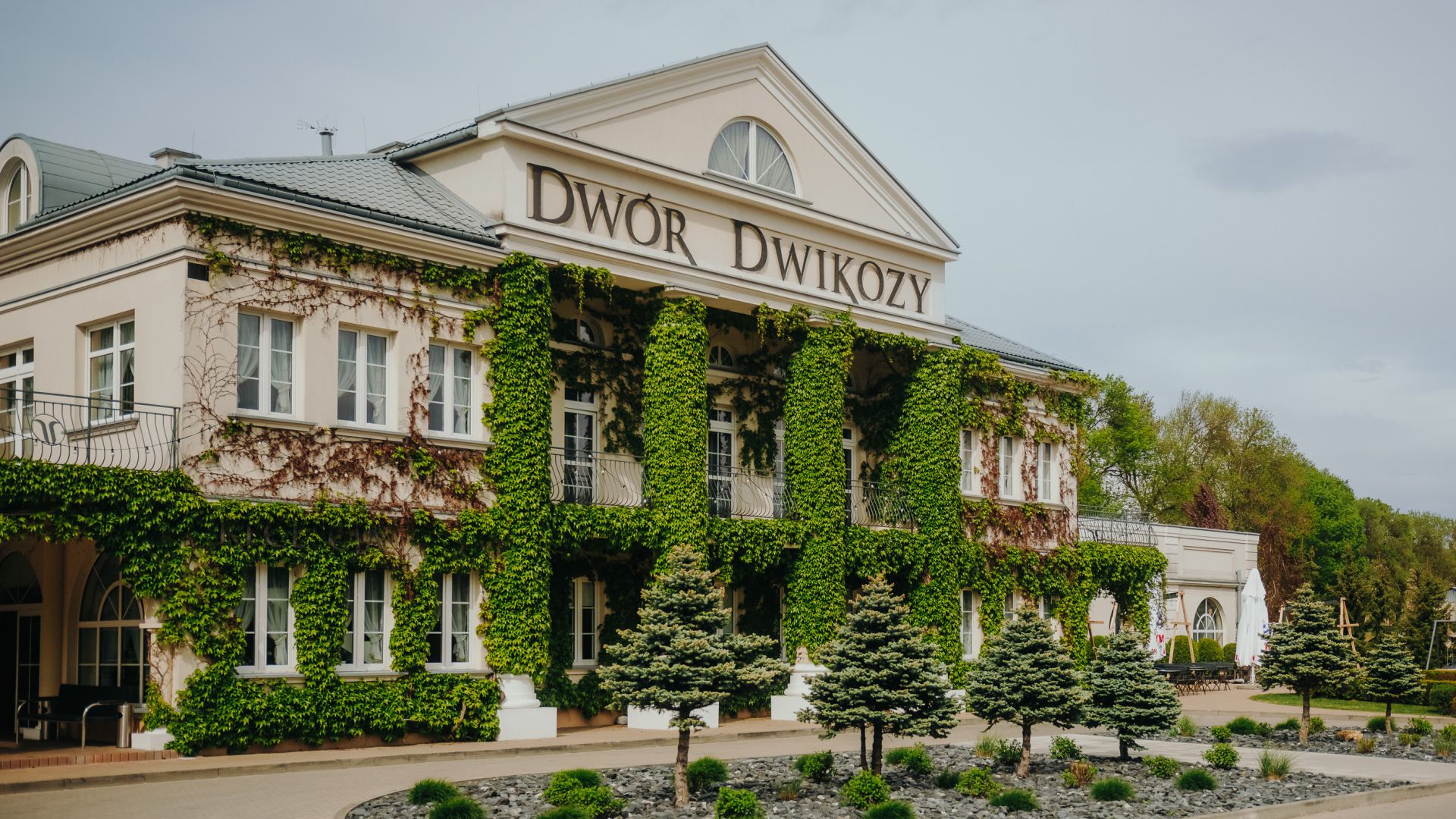Dwór Dwikozy***