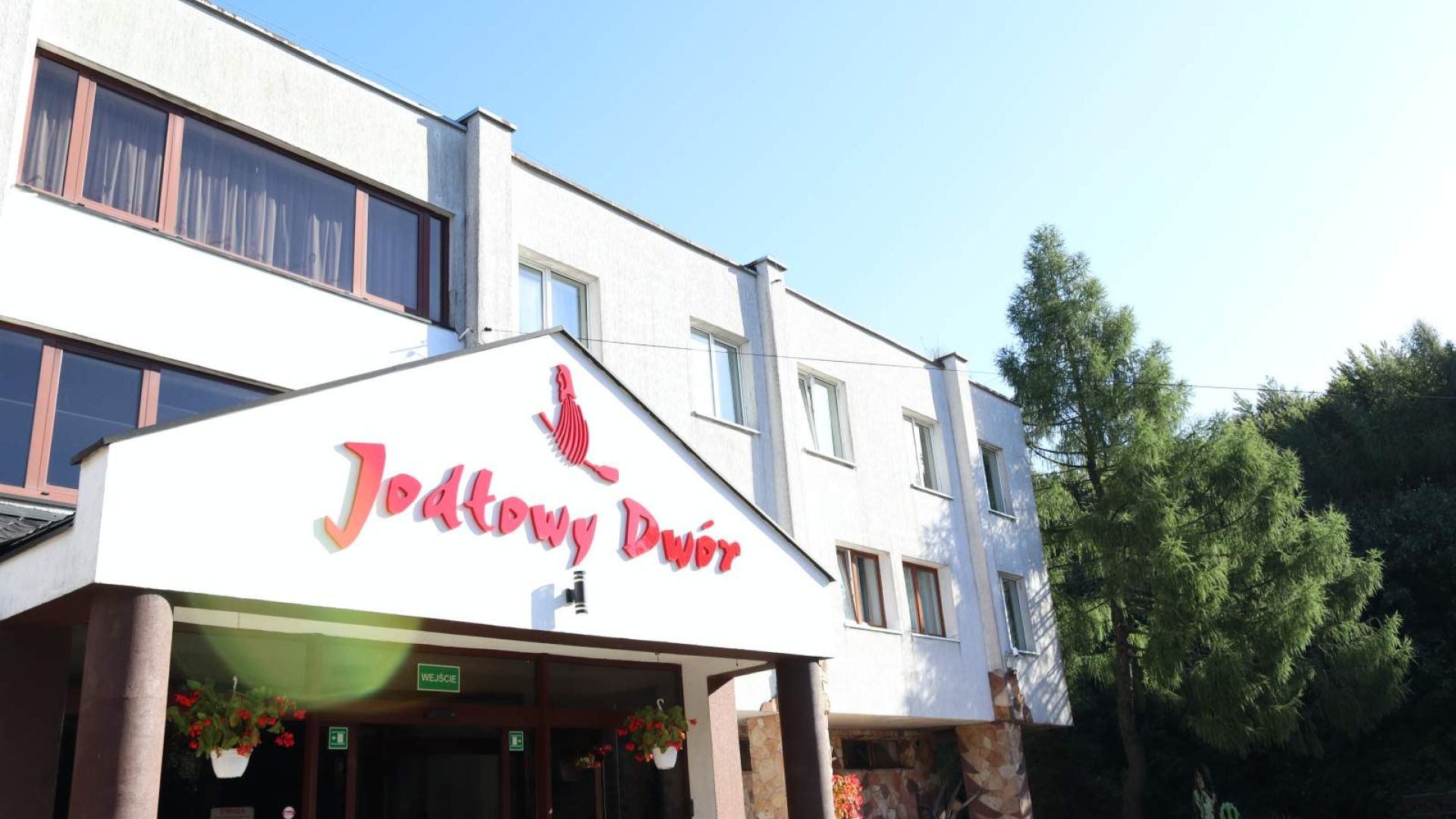Restauracja Jodłowy Dwór w Hucie Szklanej