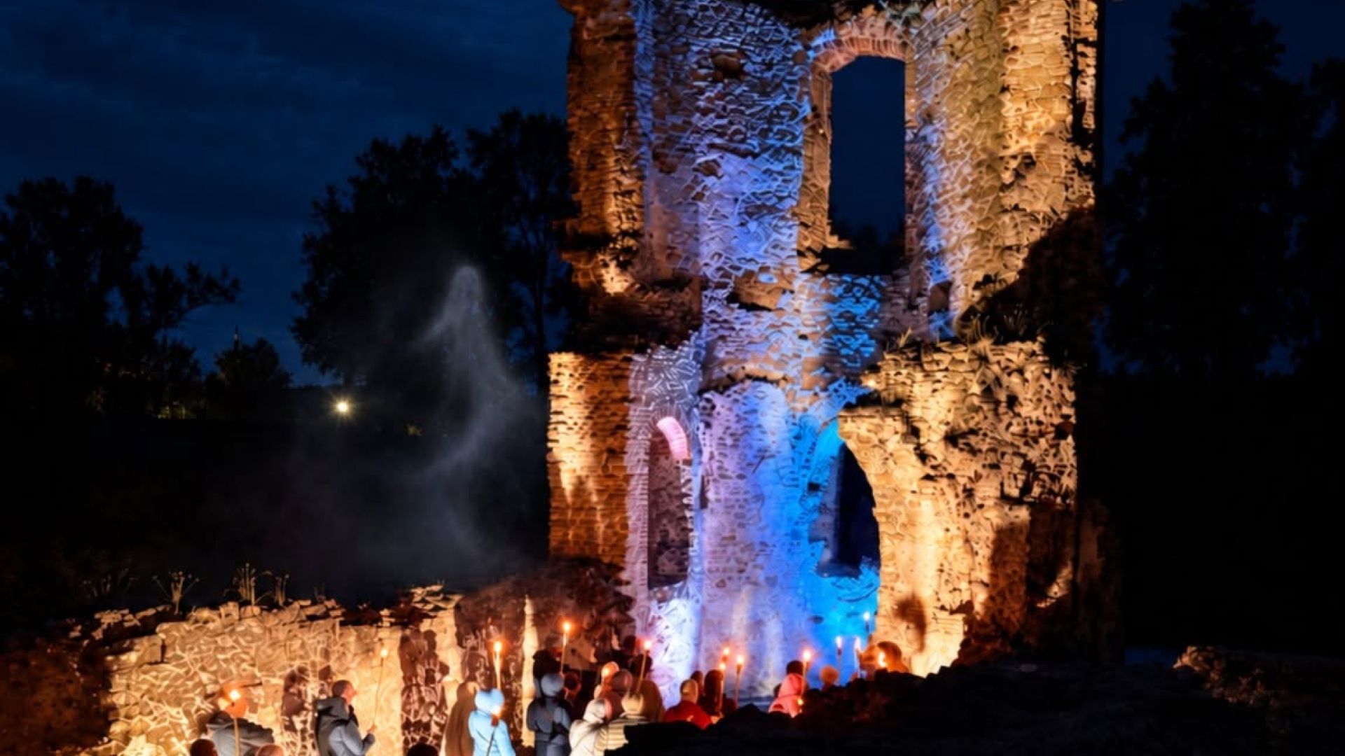 Nocne zwiedzanie Zamku Ćmielów