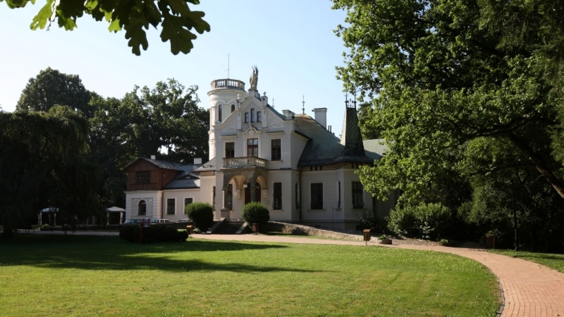 Panna na Oblęgorku i na frankach Noblach