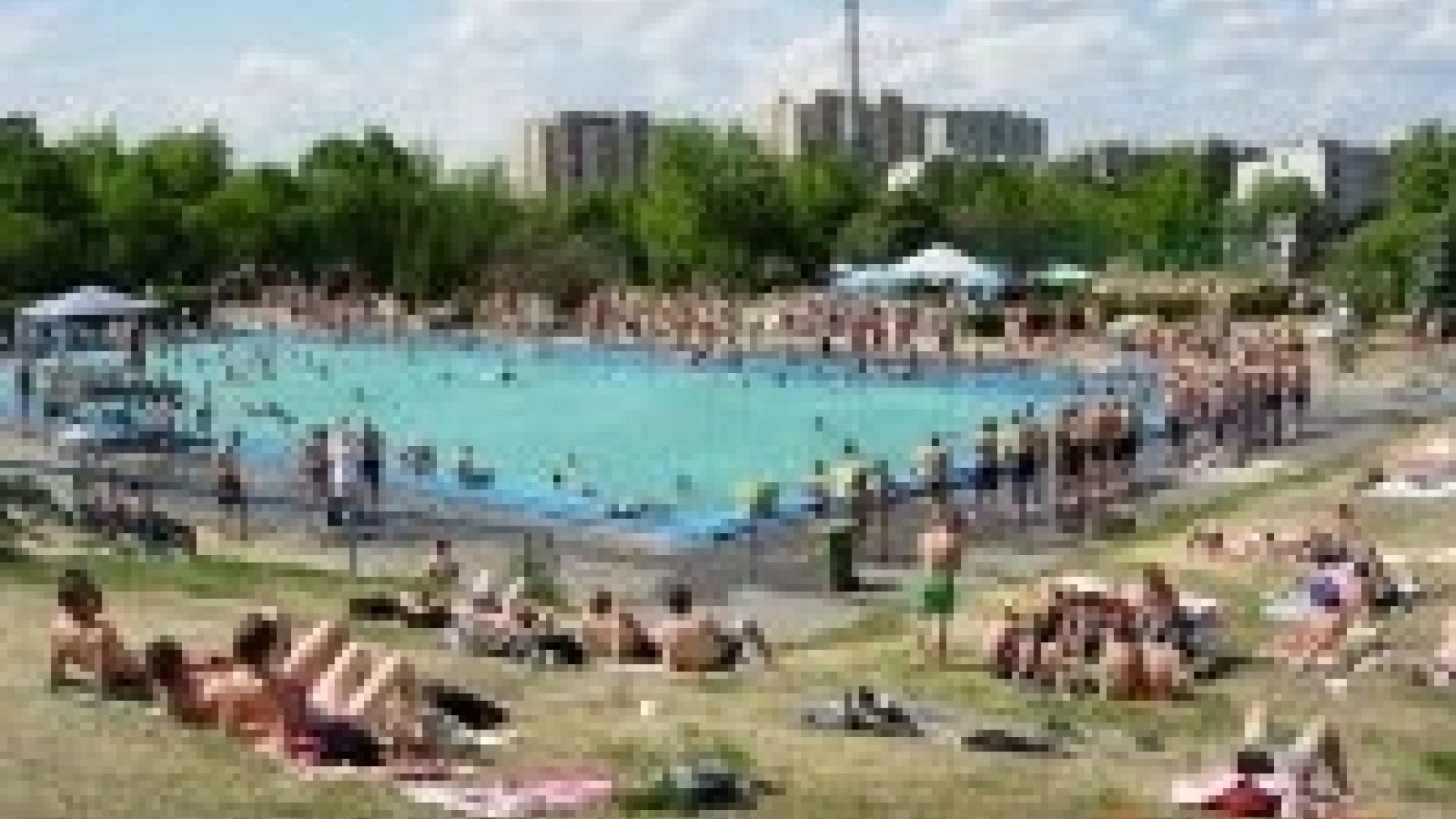 Schwimmingpool von MOSiR in Kielce