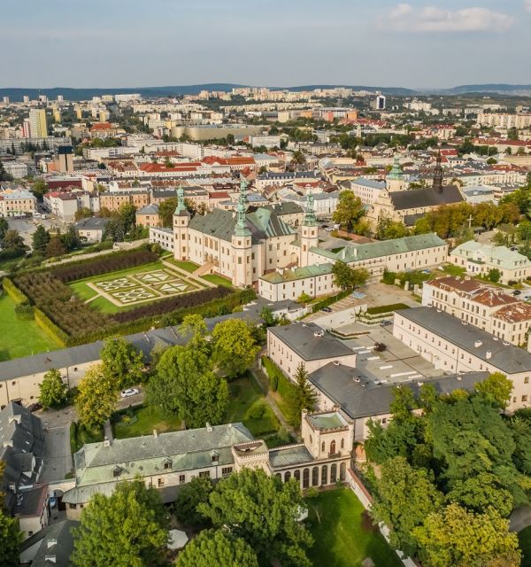 Wzgórze Zamkowe w Kielcach z lotu ptaka