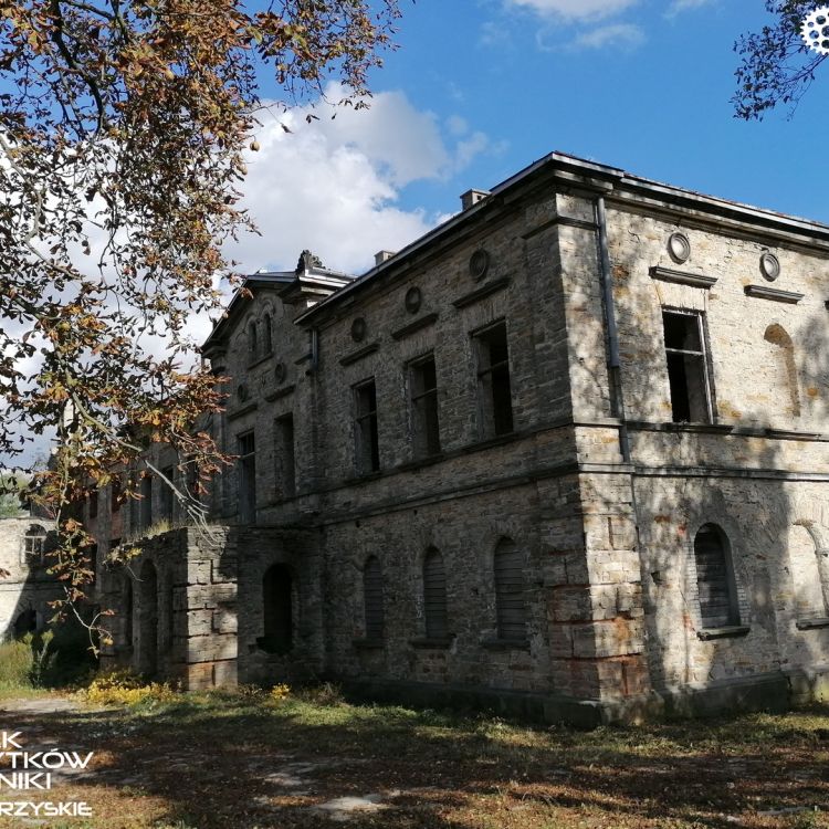 Pałac Schoenberga w Wąchocku