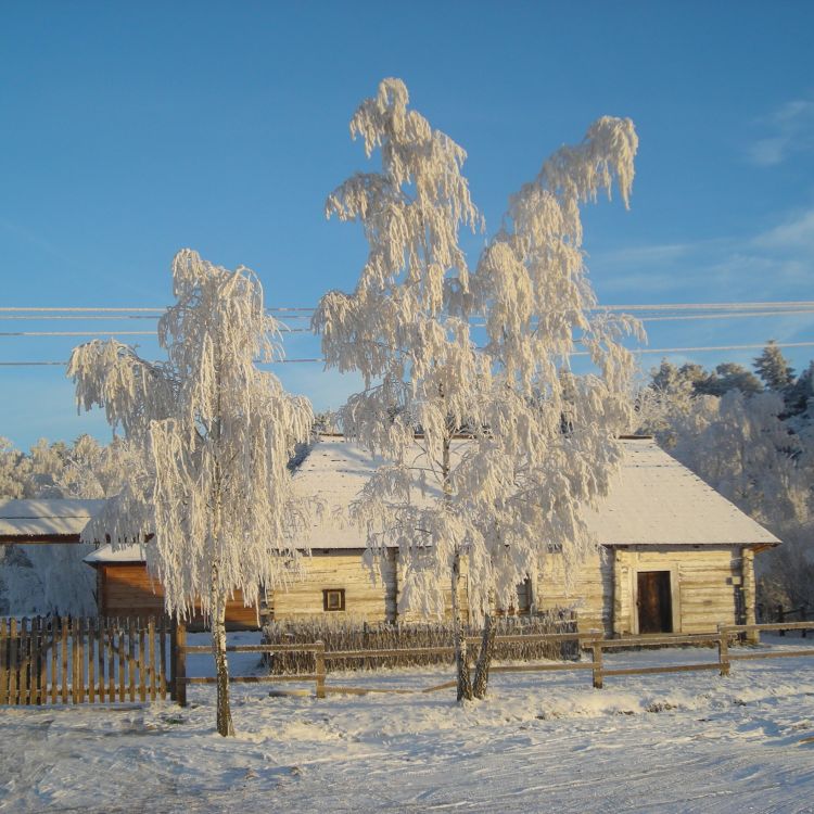 Zabytkowa chałupa w Kakoninie i Chata Kaka