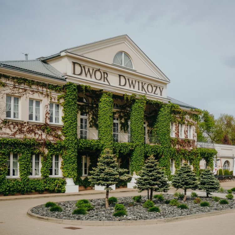 Dwór Dwikozy***