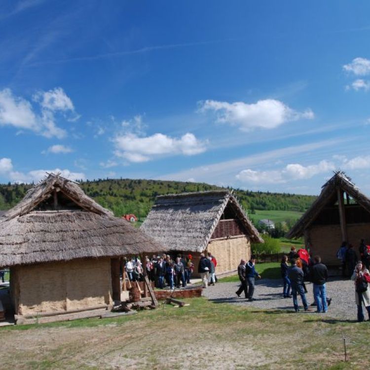 Osada Średniowieczna w Hucie Szklanej