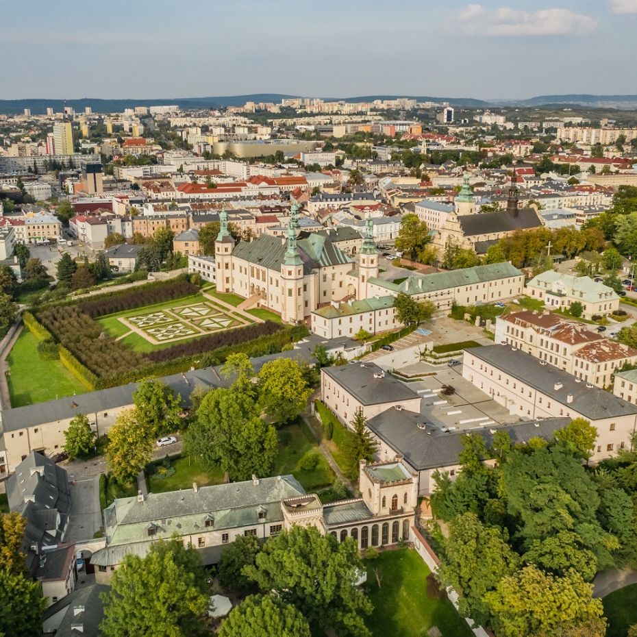 Wzgórze Zamkowe w Kielcach z lotu ptaka