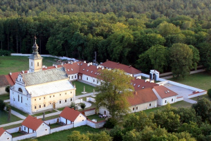 Klasztor pokamedulski "Pustelnia Złotego Lasu" w Rytwianach