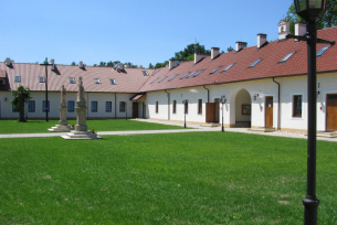 Klasztor pokamedulski "Pustelnia Złotego Lasu" w Rytwianach