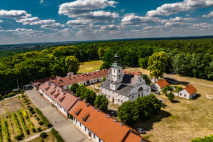 Klasztor pokamedulski "Pustelnia Złotego Lasu" w Rytwianach"