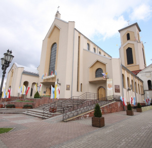 Sanktuarium der Gottesmutter im Tor der Morgenröte in Skarżysko-Kamienna