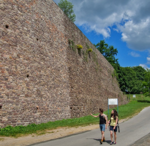 Stützmauer in Bobrza