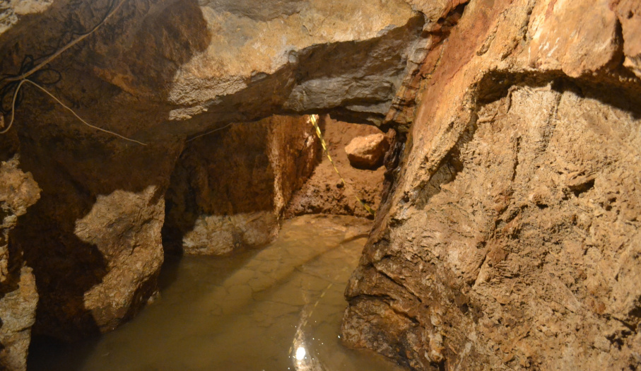 Kadzielnia Cave 