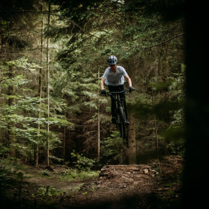 Jeleniowskie ścieżki – singletracki enduro w Paśmie Jeleniowskim