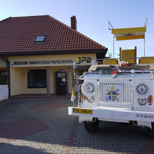 Muzeum Samochodu Papieskiego JP2