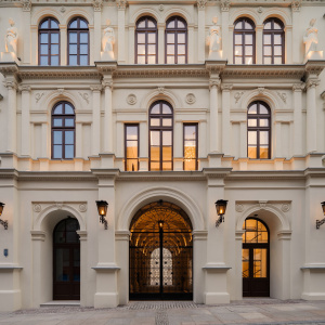 Zwiedzanie siedziby Teatru im. Stefana Żeromskiego z rysem historycznym