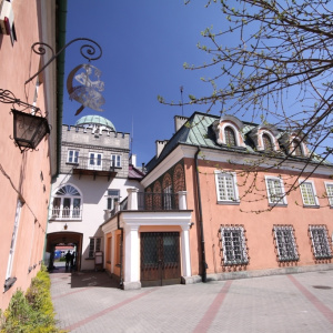 Promocja kieleckich szkół artystycznych w Jędrzejowie