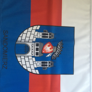 Flagi z godłem Sandomierza