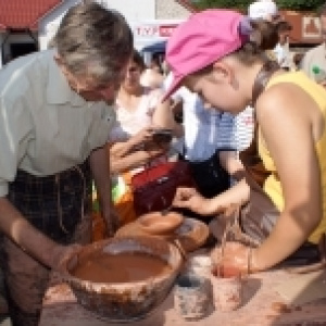 Töpfer-Volksfest in Chałupki bei Morawica