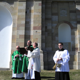 Uroczyste poświęcenie fasady klasztoru na Świętym Krzyżu