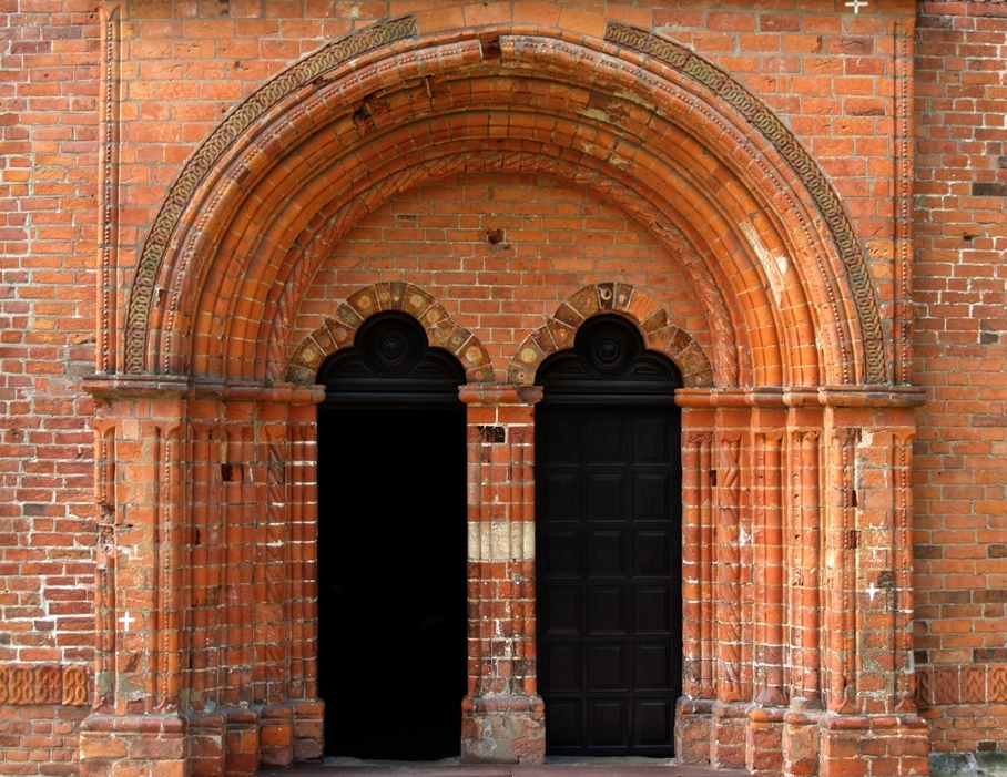 Portal wejście do kościoła św. Jakuba w Sandomierzu